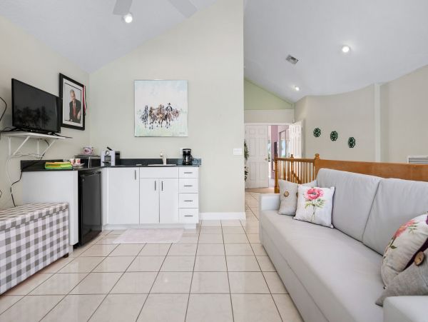 Bay Front Vacation Home in Anna Maria Island 12 Guests