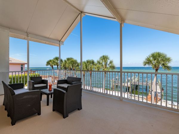 Bay Front Vacation Home in Anna Maria Island 12 Guests