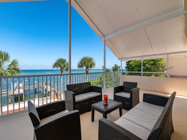Bay Front Vacation Home in Anna Maria Island 12 Guests