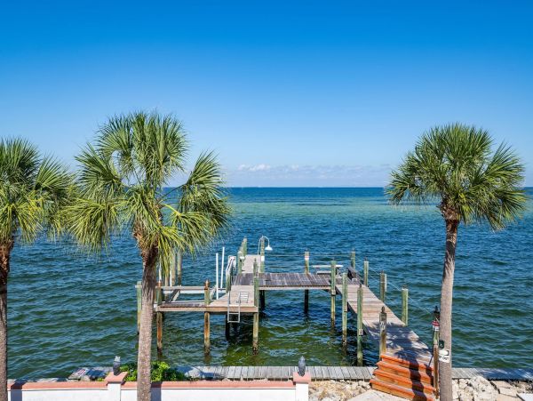 Bay Front Vacation Home in Anna Maria Island 12 Guests