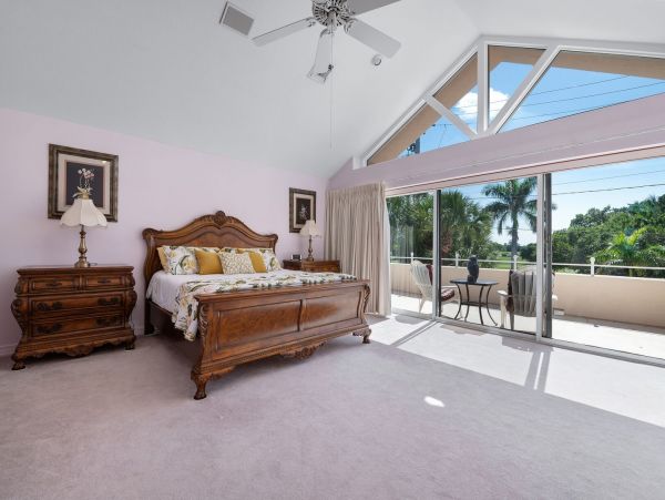 Bay Front Vacation Home in Anna Maria Island 12 Guests
