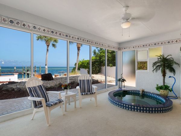 Bay Front Vacation Home in Anna Maria Island 12 Guests