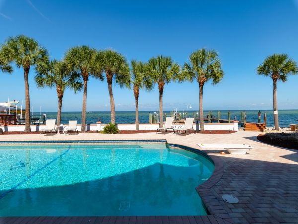 Bay Front Vacation Home in Anna Maria Island 12 Guests
