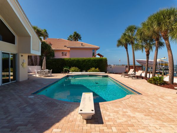 Bay Front Vacation Home in Anna Maria Island 12 Guests