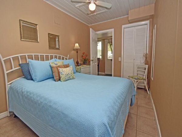 2 Bedroom Vacation Condo in Englewood 4 Guests