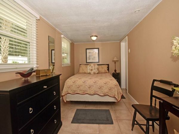 2 Bedroom Vacation Condo in Englewood 4 Guests