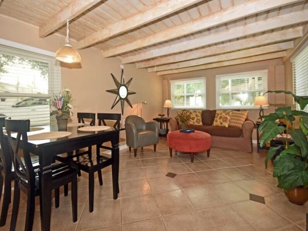 2 Bedroom Vacation Condo in Englewood 4 Guests