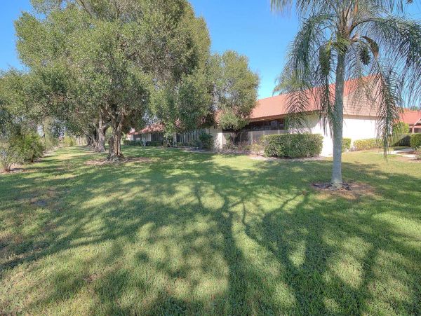 2 Bedroom Vacation Condo in Sarasota with Tennis Court