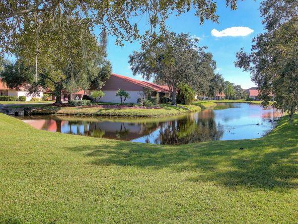 2 Bedroom Vacation Condo in Sarasota with Tennis Court