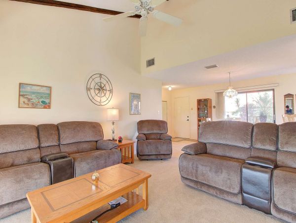 2 Bedroom Vacation Condo in Sarasota with Tennis Court