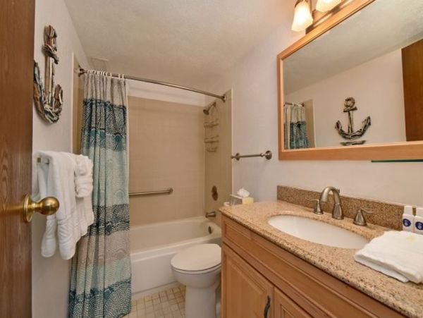 Oceanfront Charming Vacation Condo Sleeps Four Guests