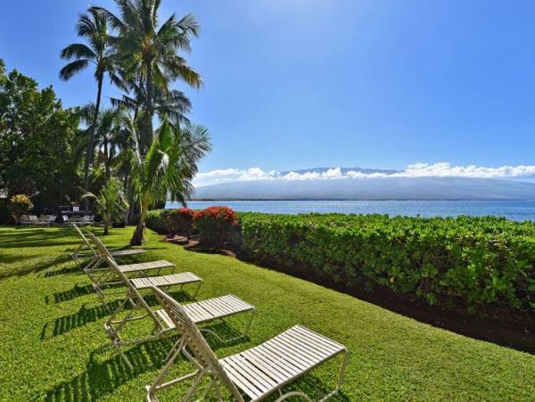 Oceanfront Charming Vacation Condo Sleeps Four Guests