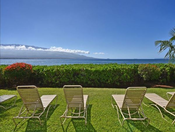 Oceanfront Charming Vacation Condo Sleeps Four Guests
