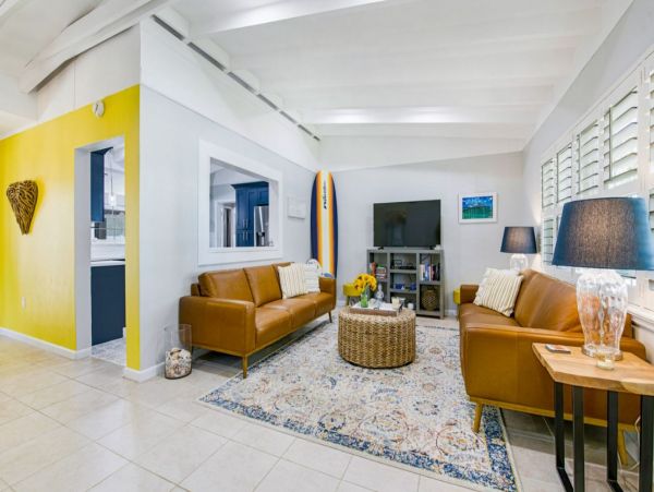 Four Bedroom Vacation Home with Pool and Short Walk to Beach