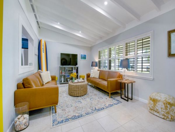Four Bedroom Vacation Home with Pool and Short Walk to Beach