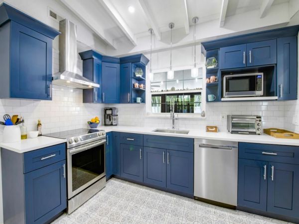 Four Bedroom Vacation Home with Pool and Short Walk to Beach
