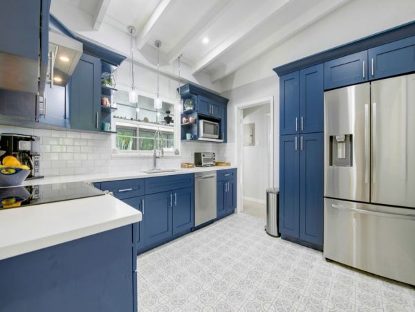 Four Bedroom Vacation Home with Pool and Short Walk to Beach