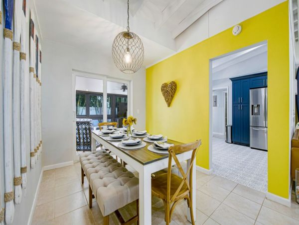 Four Bedroom Vacation Home with Pool and Short Walk to Beach