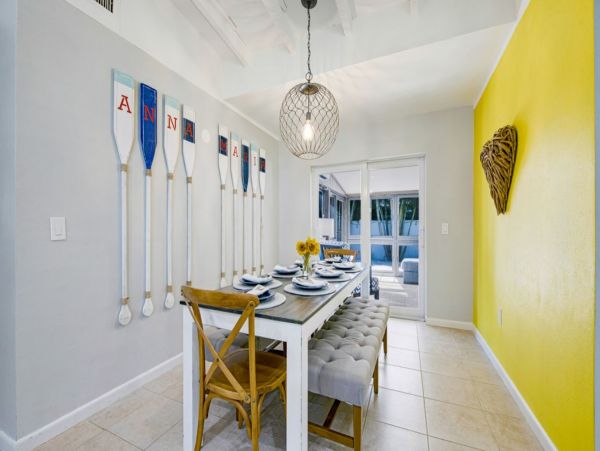 Four Bedroom Vacation Home with Pool and Short Walk to Beach