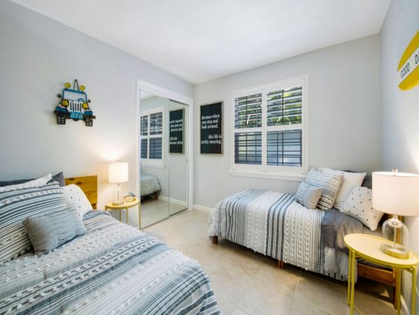 Four Bedroom Vacation Home with Pool and Short Walk to Beach