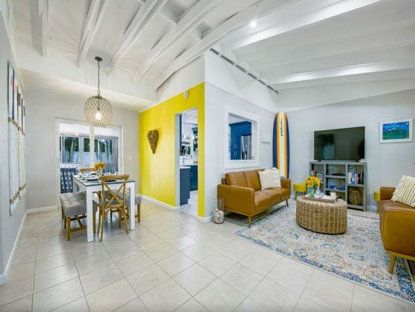 Four Bedroom Vacation Home with Pool and Short Walk to Beach