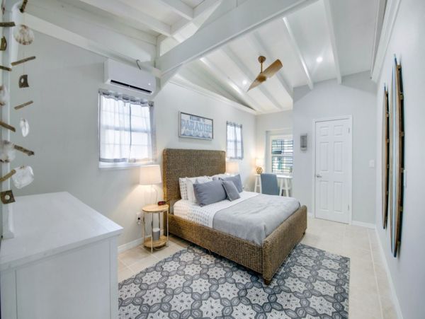 Four Bedroom Vacation Home with Pool and Short Walk to Beach