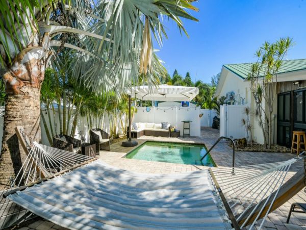 Four Bedroom Vacation Home with Pool and Short Walk to Beach