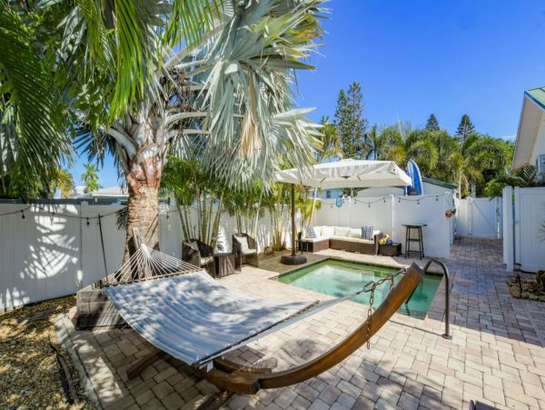 Four Bedroom Vacation Home with Pool and Short Walk to Beach