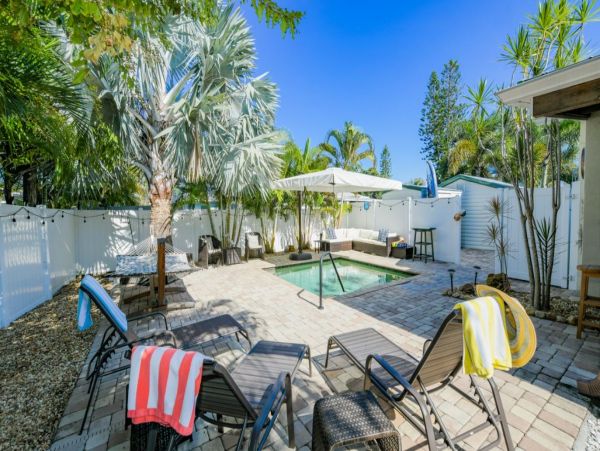 Four Bedroom Vacation Home with Pool and Short Walk to Beach