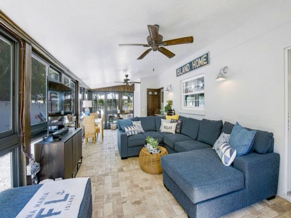 Four Bedroom Vacation Home with Pool and Short Walk to Beach