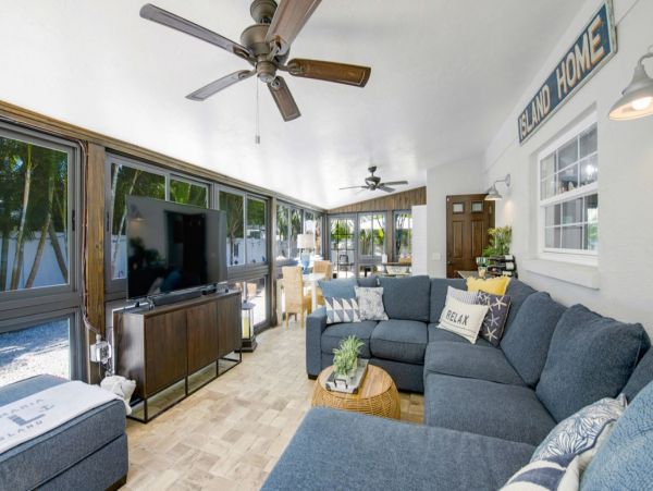 Four Bedroom Vacation Home with Pool and Short Walk to Beach