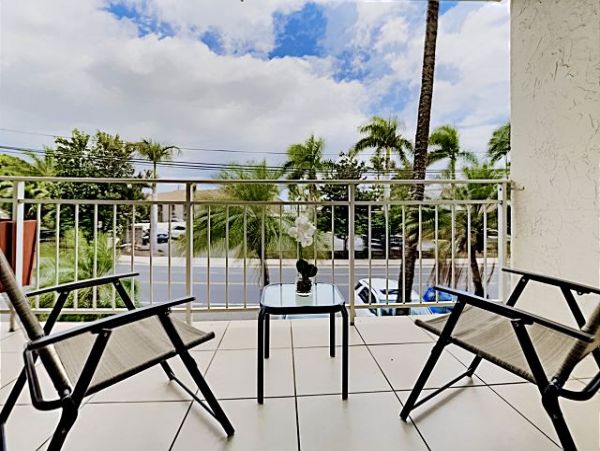 Kihei Two Bedroom Vacation Condo Sleeps Six Walk To Beach