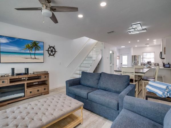Vacation Condo in Bradenton Two Bedroom Steps To The Beach