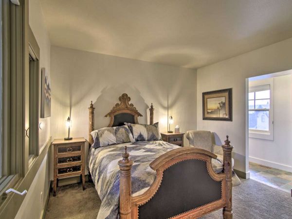 Big Sky Condo 1000150
