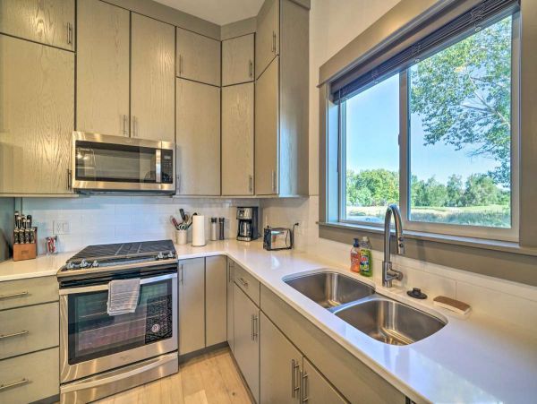 Big Sky Condo 1000160