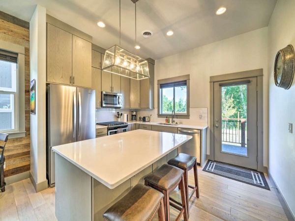 Big Sky Condo 1000160