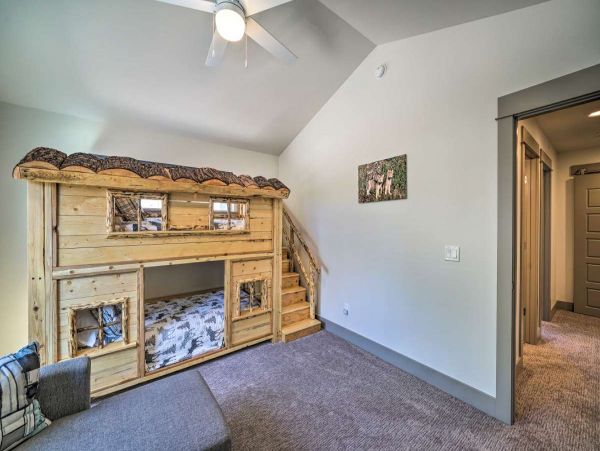 Big Sky Condo 1000160