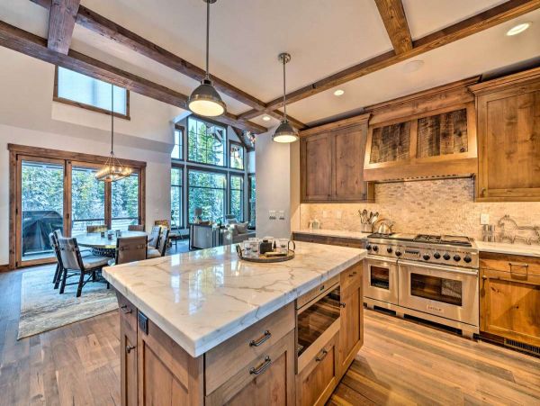 Gorgeous Vacation Rental with 6 Bedrooms in Big Sky