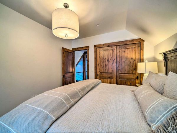 Gorgeous Vacation Rental with 6 Bedrooms in Big Sky