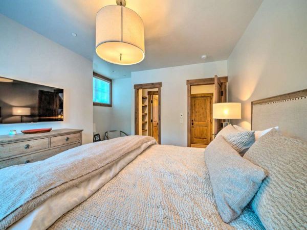 Gorgeous Vacation Rental with 6 Bedrooms in Big Sky