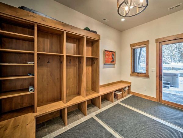 Gorgeous Vacation Rental with 6 Bedrooms in Big Sky