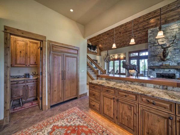 Big Sky Condo 1000177