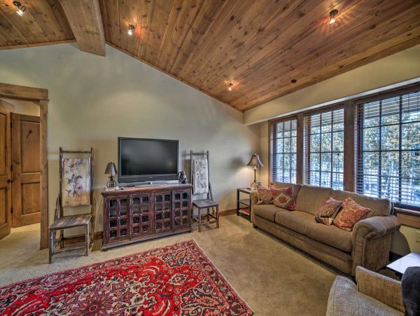 Big Sky Condo 1000177
