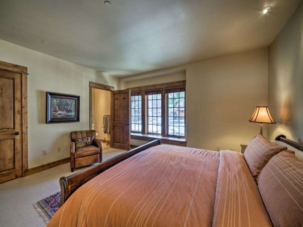 Big Sky Condo 1000177