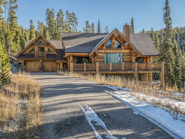 Custom built Log Home Ski in Ski out 15 min to Mountain Village