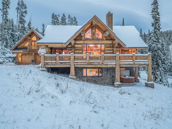 Custom built Log Home Ski in Ski out 15 min to Mountain Village