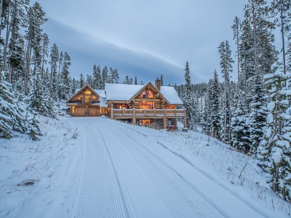Custom built Log Home Ski in Ski out 15 min to Mountain Village