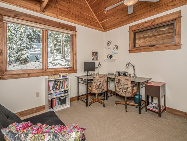 Custom built Log Home Ski in Ski out 15 min to Mountain Village