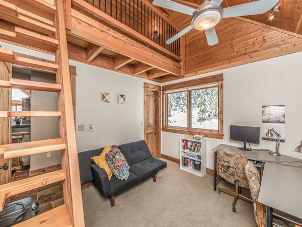 Custom built Log Home Ski in Ski out 15 min to Mountain Village