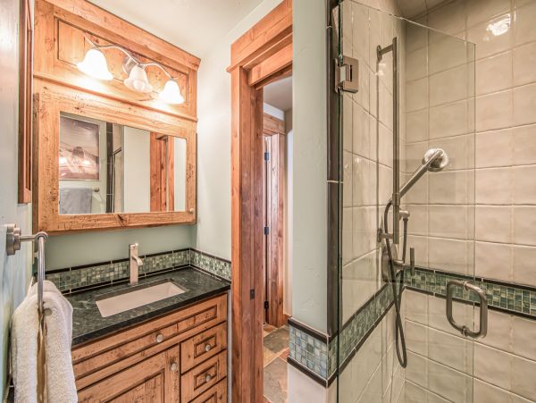 Custom built Log Home Ski in Ski out 15 min to Mountain Village